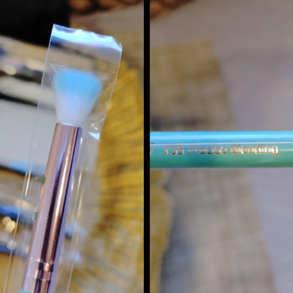 MAKEUP BRUSHES-LUXURY BLENDING SPONGE-COMPACT MIRROR IN FAUX LEATHER MAKEUP BAG